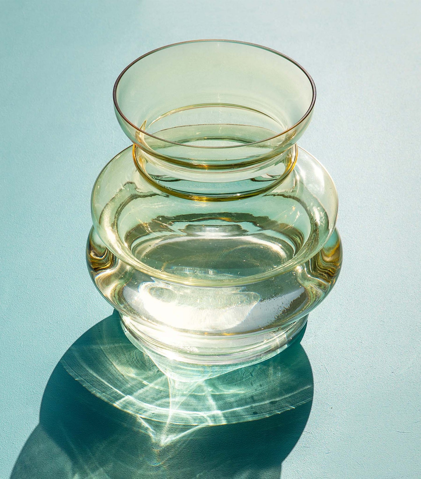 Curve vase, Gul, Mundblæst glas - Stences 300211